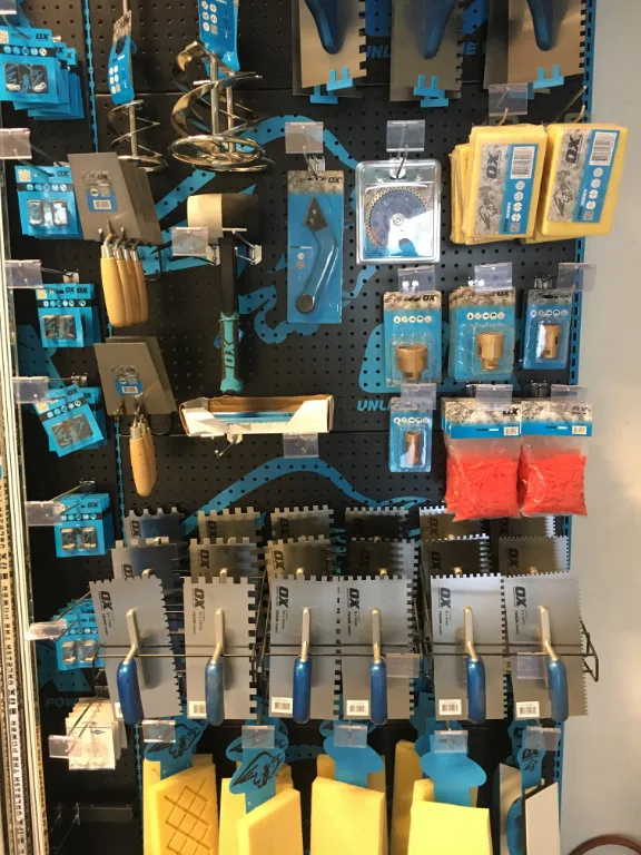 Verkoop van tegel toebehoren