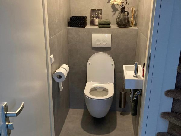 Toilet + Badkamer